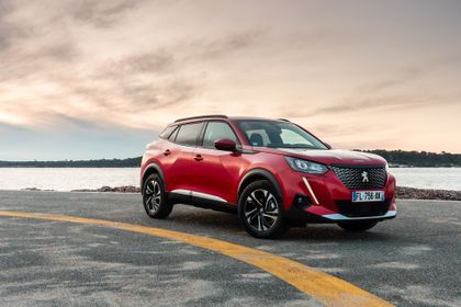 Peugeot 2008 crossover mini rot