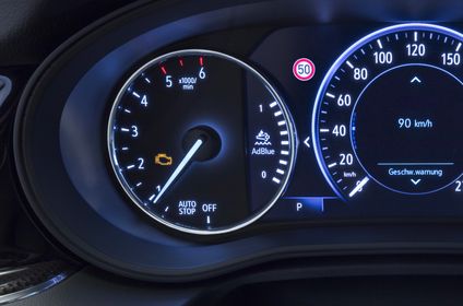 Was tun, wenn gelbe Kontrollanzeigen im Auto aufleuchten?