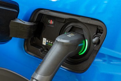 cómo reducir coste recarga coche eléctrico