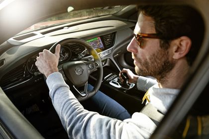 utilidad de la dirección asistida del automóvil