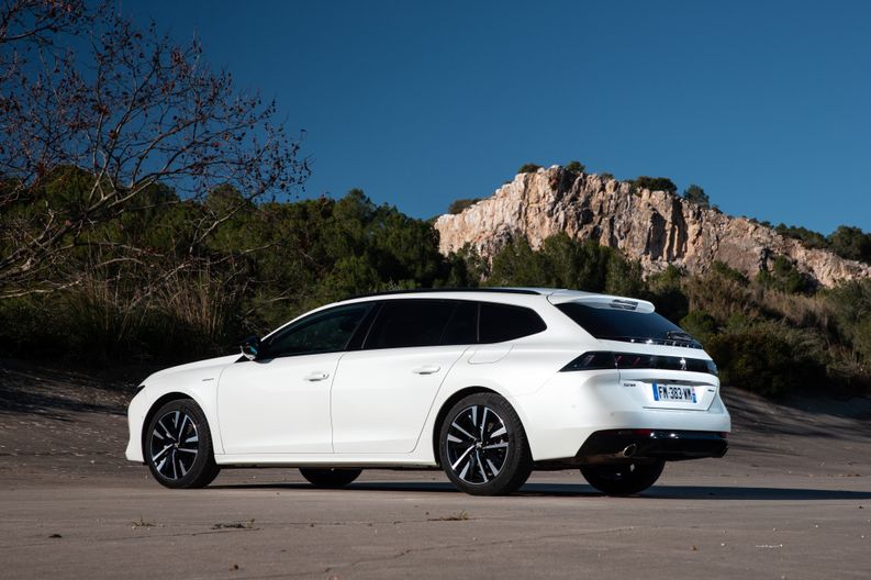 diseño híbrido del peugeot 508